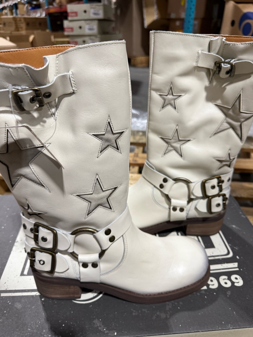 dingo White Star-Accent Mid-Calf Buckle Boots